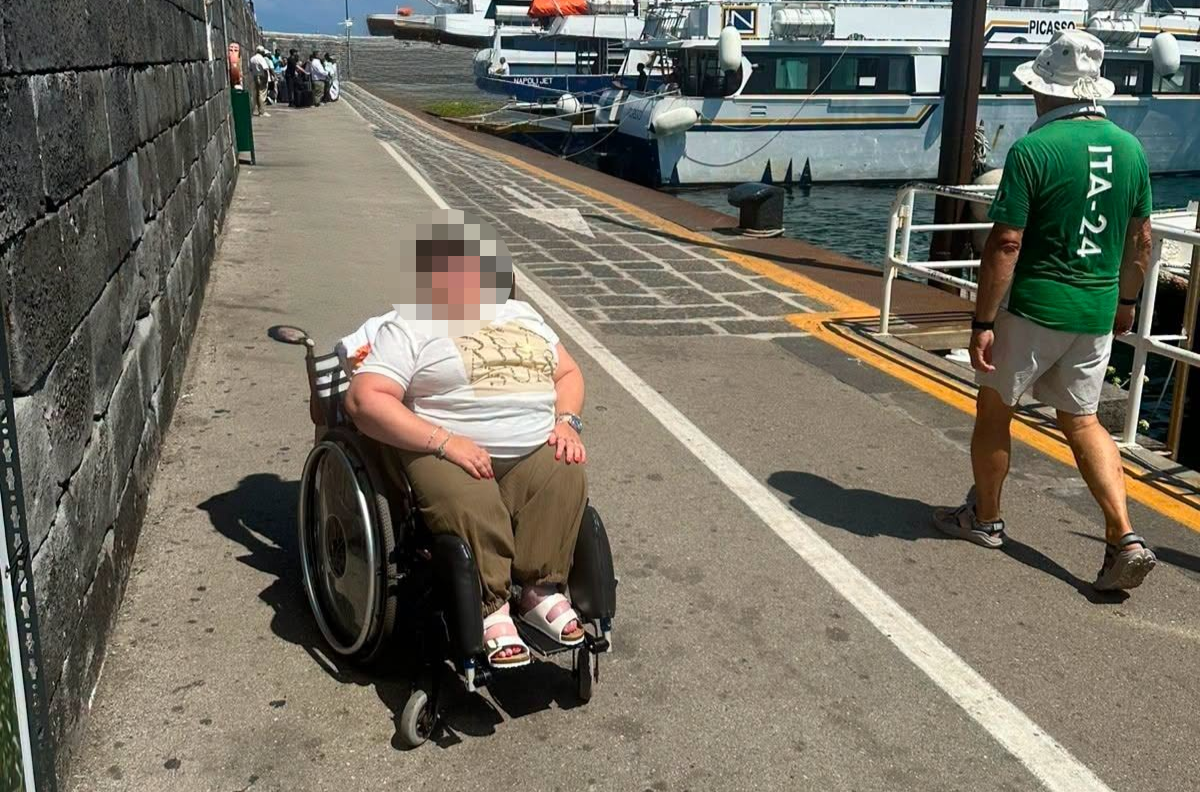 Cellamare, rubano la carrozzina dall’auto di una disabile: «Non può farsi visitare. Restituitela» Cellamare, rubano la carrozzina dall’auto di una disabile: «Non può farsi visitare. Restituitela»