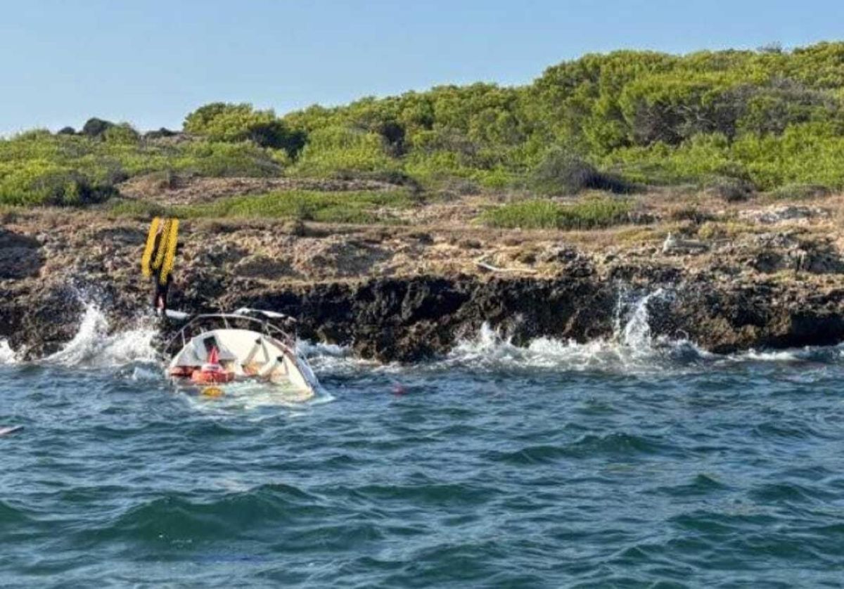 Taranto, gommone resta incagliato sugli scogli dell’isola di San Pietro: salvati due diportisti Taranto, gommone resta incagliato sugli scogli dell’isola di San Pietro: salvati due diportisti