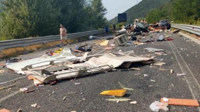 Maxi incidente sulla Terni-Rieti tra un autobus, due vetture e un camper: sei morti e 34 feriti di cui tre gravi