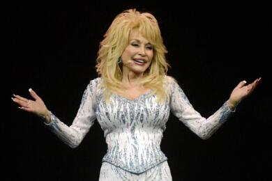 Addio a Dolly Parton, scompare a 80 anni l’icona mondiale della musica country