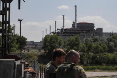 Russia-Ucraina, nuova escalation: un drone cade a pochi metri da un reattore a Zaporizhzhia e sale a cinque il bilancio dell’attentato di Mosca