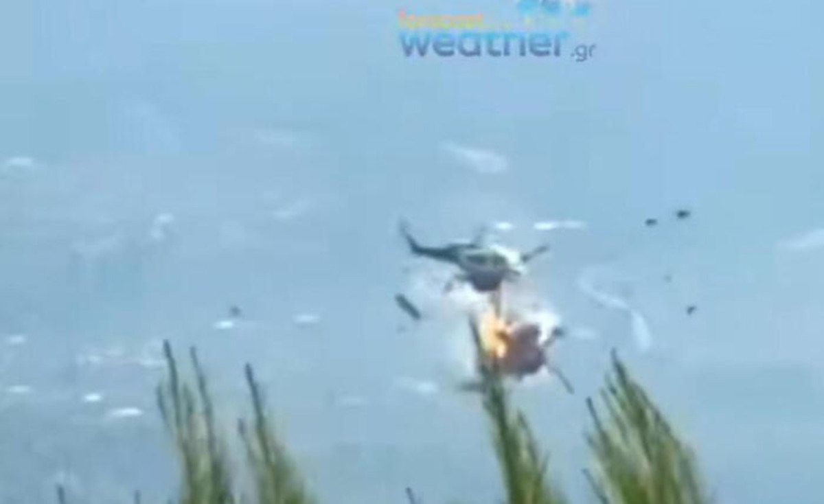 Scontro tra due elicotteri antincendio a ovest di Atene: tratti in salvo due piloti, soccorritori al lavoro per il secondo equipaggio Scontro tra due elicotteri antincendio a ovest di Atene: tratti in salvo due piloti, soccorritori al lavoro per il secondo equipaggio