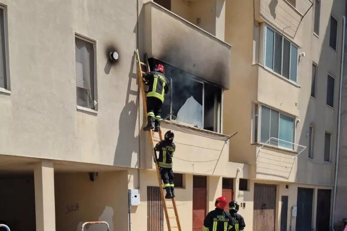 Esplosione in un’abitazione a Carovigno, grave un anziano: in ospedale anche la moglie e i nipoti Esplosione in un’abitazione a Carovigno, grave un anziano: in ospedale anche la moglie e i nipoti