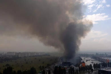 Guerra Ucraina, pioggia di droni e raid aerei nella notte: Kiev colpisce le raffinerie russe, tre morti nel Kharkiv