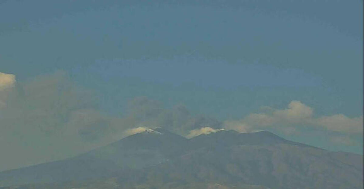 Catania, caos aeroporto: Etna in attività, cenere e stop ai voli. Chiuso il settore C1 fino alle 16 Catania, caos aeroporto: Etna in attività, cenere e stop ai voli. Chiuso il settore C1 fino alle 16