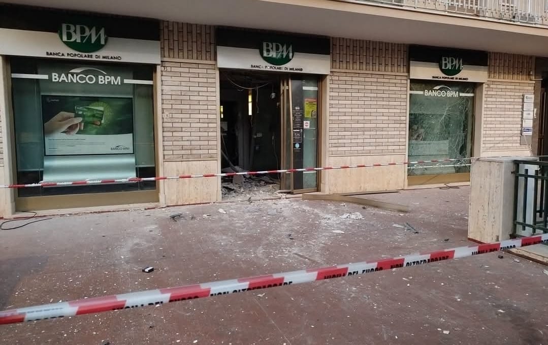 Assalto con “marmotta” alla sede Bpm di San Nicandro Garganico: ricerche in corso Assalto con “marmotta” alla sede Bpm di San Nicandro Garganico: ricerche in corso