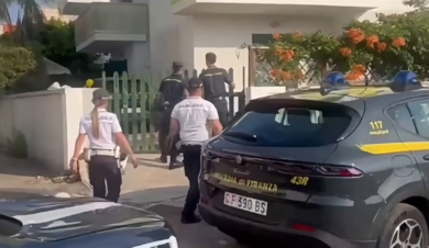 Blitz della GdF sulle “case pollaio” a Gallipoli: in 17 in un alloggio per 9, turisti persino nei garage – VIDEO