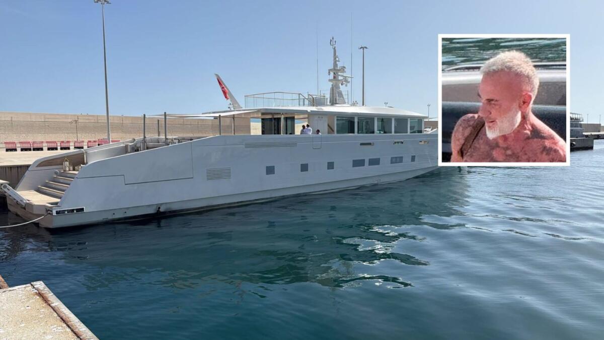 Monopoli, il superyacht di Gianluca Vacchi approda al molo di Tramontana: a bordo 11 persone Monopoli, il superyacht di Gianluca Vacchi approda al molo di Tramontana: a bordo 11 persone