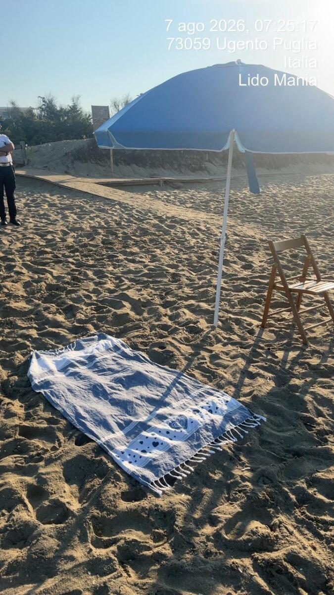 Ombrelloni “segnaposto” sulle spiagge pugliesi, blitz della Guardia costiera dal Gargano al Salento Ombrelloni “segnaposto” sulle spiagge pugliesi, blitz della Guardia costiera dal Gargano al Salento