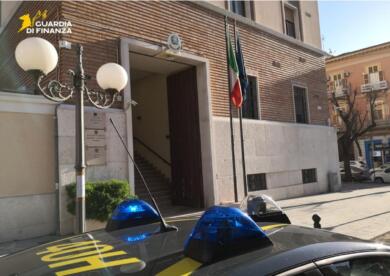 Foggia, soldi delle società usati per le scommesse online: sequestrati 150mila euro, quattro indagati