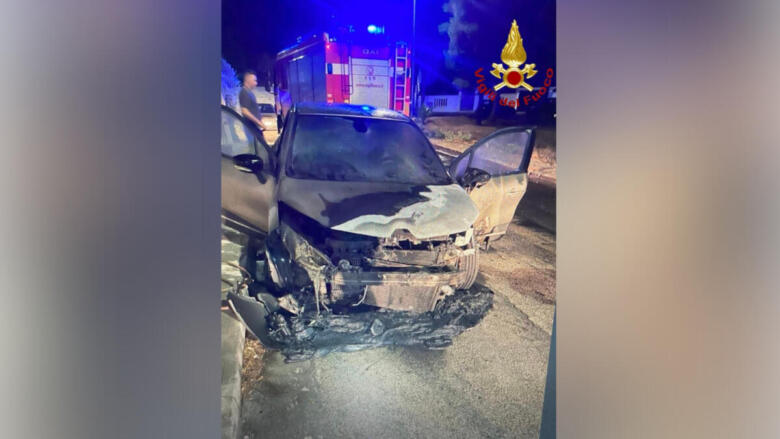incendio auto matino