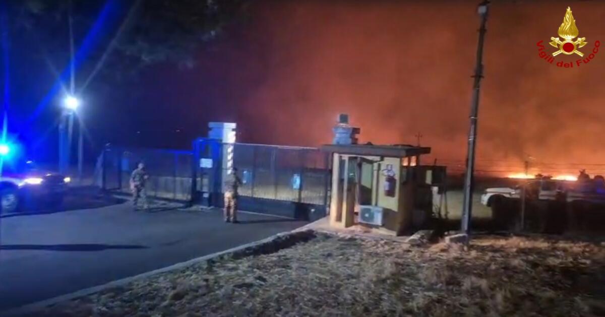 Brucia il Parco dell’Alta Murgia, in fumo 500 ettari: coinvolto il poligono di tiro dell’Esercito – FOTO