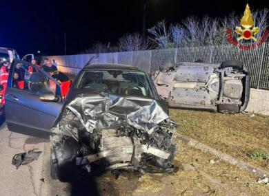 Scontro frontale sulla provinciale nel Salento, muoiono due turisti campani: ferito un 41enne