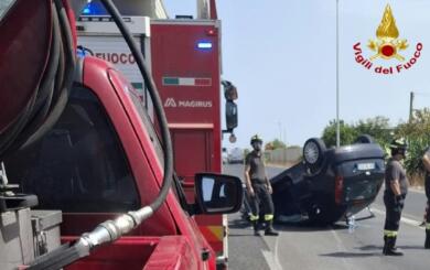 Polignano a Mare, scontro tra due auto sulla strada statale 16: mamma e figlia in ospedale