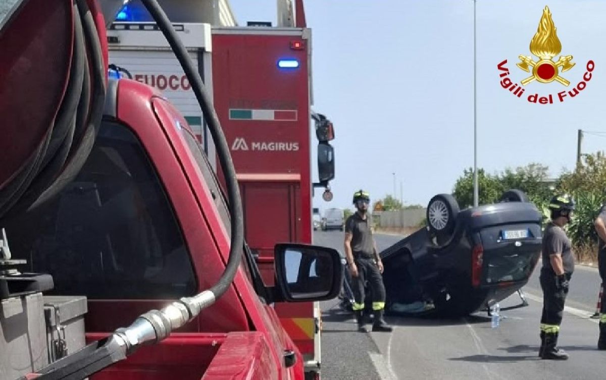 Polignano a Mare, scontro tra due auto sulla strada statale 16: mamma e figlia in ospedale Polignano a Mare, scontro tra due auto sulla strada statale 16: mamma e figlia in ospedale