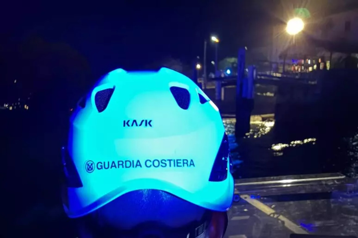 Ragazzo di 18 anni si tuffa di notte nel lago di Como e non riemerge: il corpo ritrovato all’alba Ragazzo di 18 anni si tuffa di notte nel lago di Como e non riemerge: il corpo ritrovato all’alba