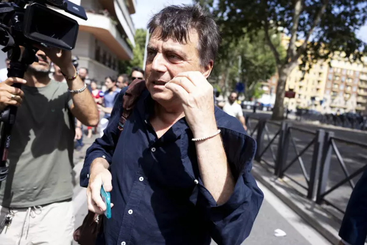 Caso Ranucci, Lavitola in udienza per il Riesame il 7 settembre: si attende la convocazione del conduttore Caso Ranucci, Lavitola in udienza per il Riesame il 7 settembre: si attende la convocazione del conduttore