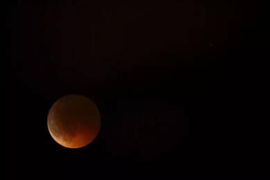 Dopo l’eclissi di Sole arriva quella di Luna, spettacolo all’alba del 28 agosto: si vedrà meglio al Sud