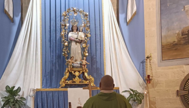 Furto in chiesa a Strudà durante la festa, rubati gli ori donati dai fedeli alla Madonna della Neve