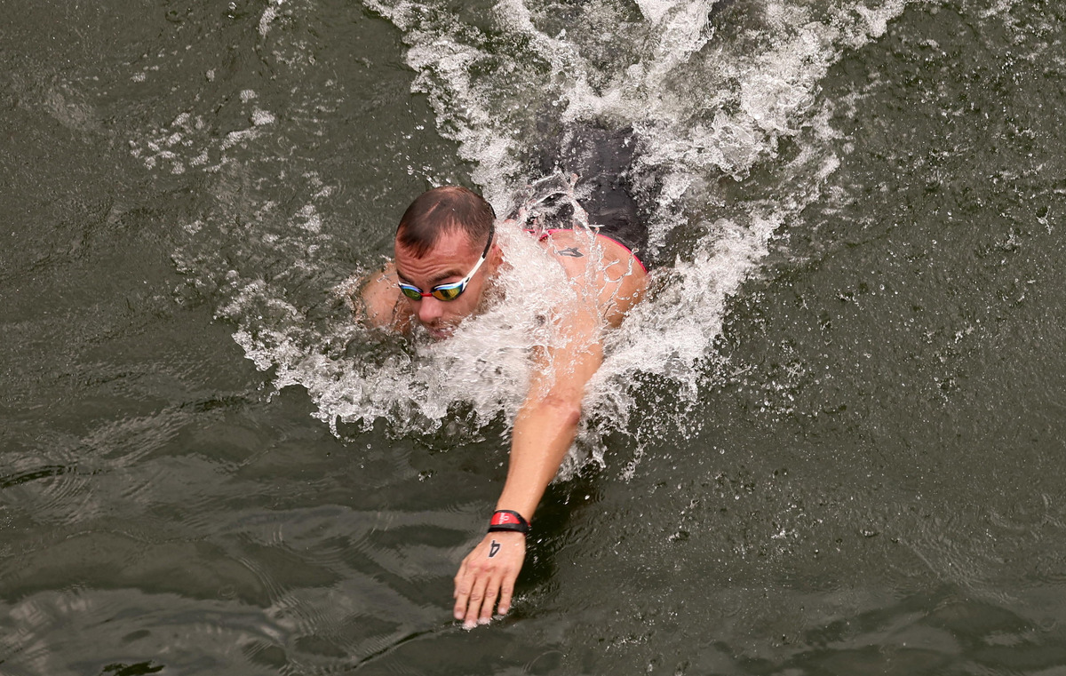 Europei di nuoto a Parigi, bronzo per Gregorio Paltrinieri nella 5 km nelle acque della Senna: «Le risposte stanno arrivando» Europei di nuoto a Parigi, bronzo per Gregorio Paltrinieri nella 5 km nelle acque della Senna: «Le risposte stanno arrivando»