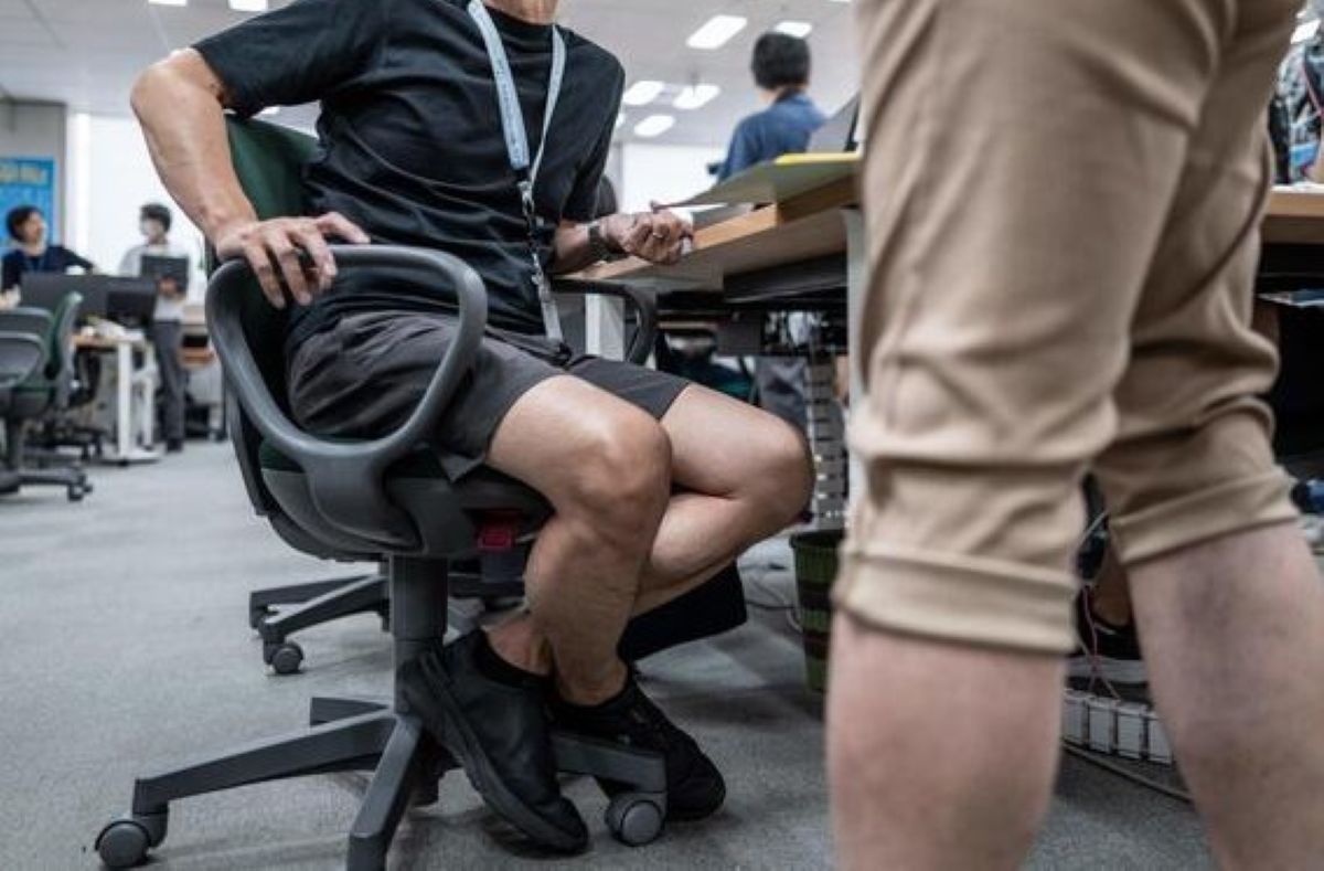 Pantaloncini e gonne corte in ufficio, la decisione dell’Arca Puglia per combattere il caldo e afa Pantaloncini e gonne corte in ufficio, la decisione dell’Arca Puglia per combattere il caldo e afa