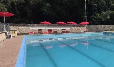 Scanzano Jonico, bimbo di 5 anni rischia di annegare in piscina: trasferito al pediatrico di Napoli