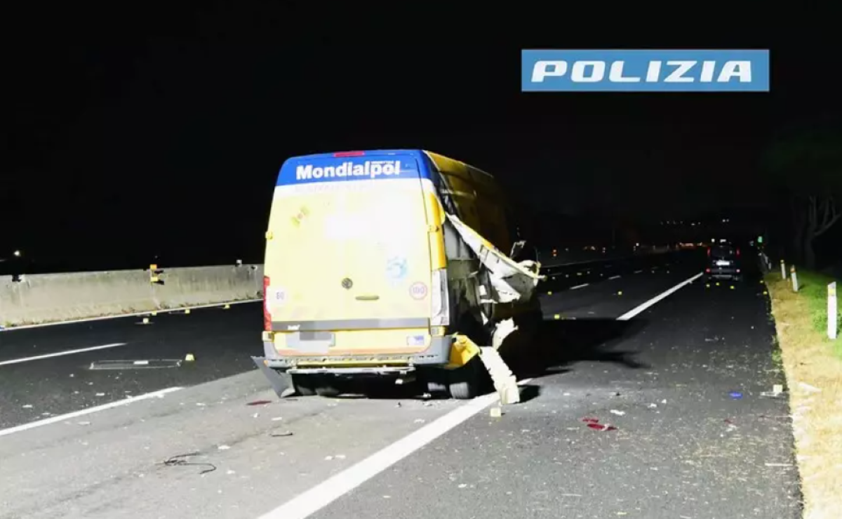 Assalto da Far West al portavalori in A14: 4 foggiani arrestati con l’aggravante mafiosa Assalto da Far West al portavalori in A14: 4 foggiani arrestati con l’aggravante mafiosa
