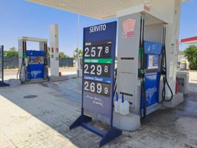 Stangata sul controesodo, carburanti oltre i 2,2 euro al litro: e con i pedaggi il rientro costa caro