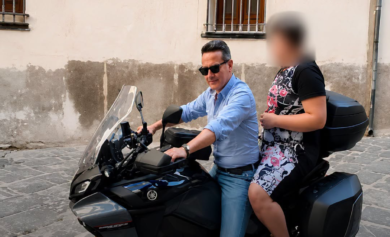 Taranto, studente non vuole fare l’esame: «Non mi serve per spacciare». Il prof lo convince con un giro in moto