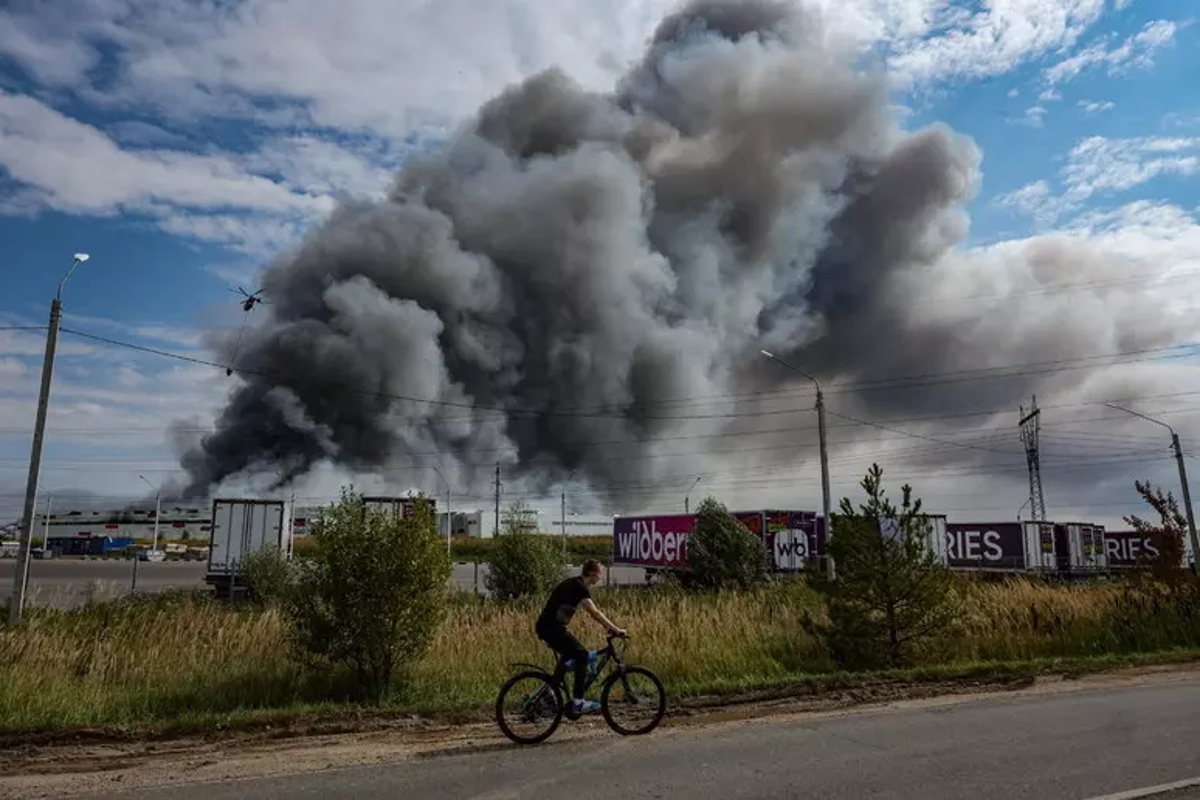 Scontro Londra-Mosca sui droni a Kiev: la Russia minaccia ritorsioni per gli attacchi in profondità Scontro Londra-Mosca sui droni a Kiev: la Russia minaccia ritorsioni per gli attacchi in profondità