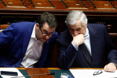 Sospensione Schengen, l’attacco di Tajani e Salvini: «Difendiamo i confini europei, da Sánchez reazione inaccettabile»