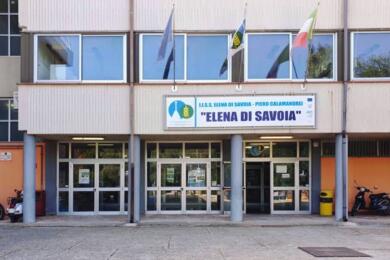 Bari, ragazzo disabile perde l’insegnante di sostegno all’ultimo anno di scuola superiore