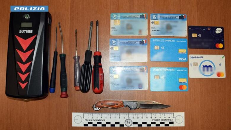 materiale sequestrato gallipoli