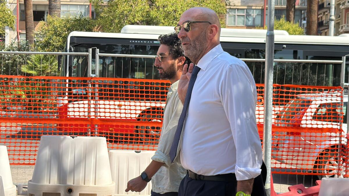Bari, sopralluogo di Leccese nel cantiere di piazza Moro: il sindaco chiede più attenzione al verde pubblico – FOTO Bari, sopralluogo di Leccese nel cantiere di piazza Moro: il sindaco chiede più attenzione al verde pubblico – FOTO