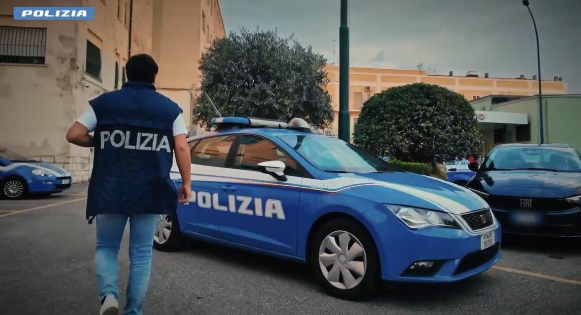 Matera, sorpreso a vendere dosi di cocaina a bordo strada: arrestato 48enne Matera, sorpreso a vendere dosi di cocaina a bordo strada: arrestato 48enne