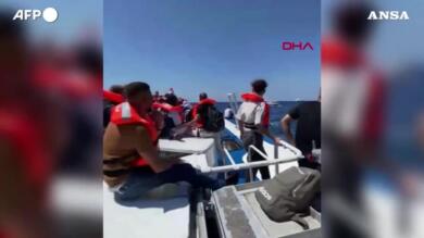 Traghetto affondato al largo di Cipro Nord: almeno 8 morti, arrestato tutto l’equipaggio – VIDEO