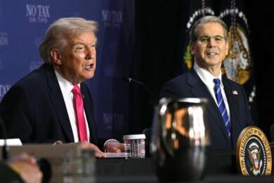 Morsa Usa per isolare l’Iran, Trump avvia la maxisanzione su oro, tech e trasporti: blocco totale dei mercati