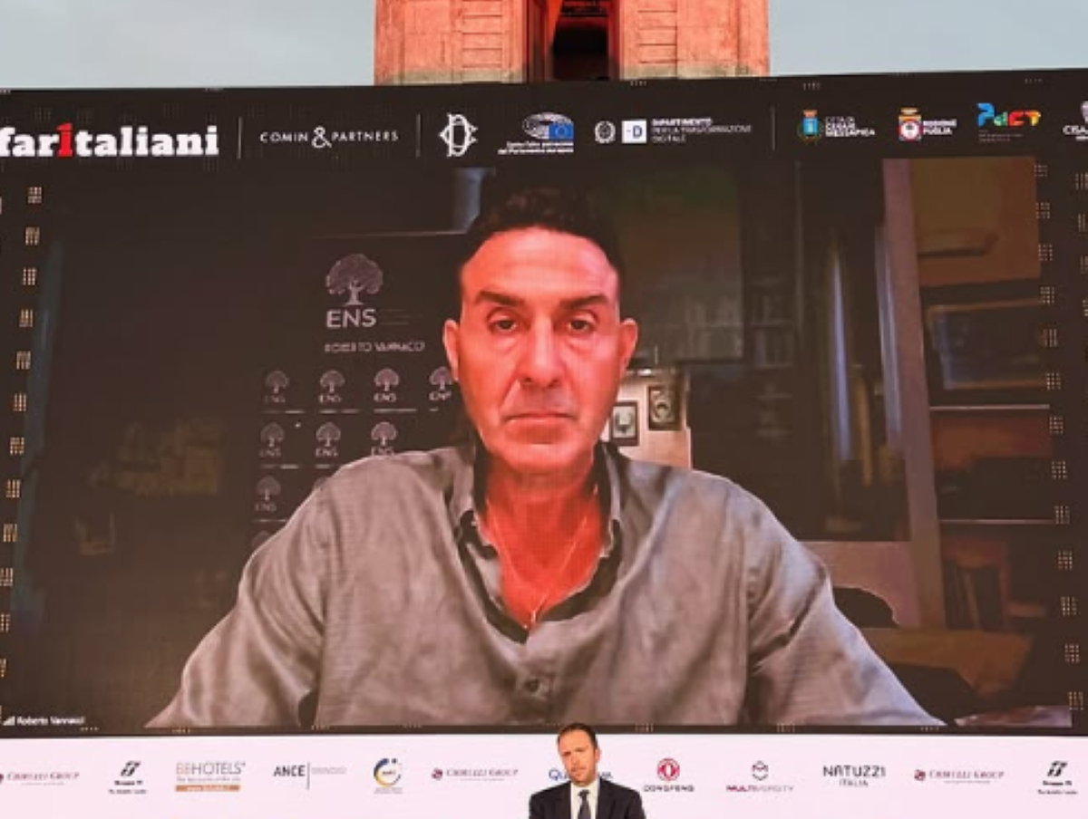 Vannacci a “La Piazza” a Ceglie: «Siamo la vera destra, la maggioranza fa politiche di centrosinistra» Vannacci a “La Piazza” a Ceglie: «Siamo la vera destra, la maggioranza fa politiche di centrosinistra»