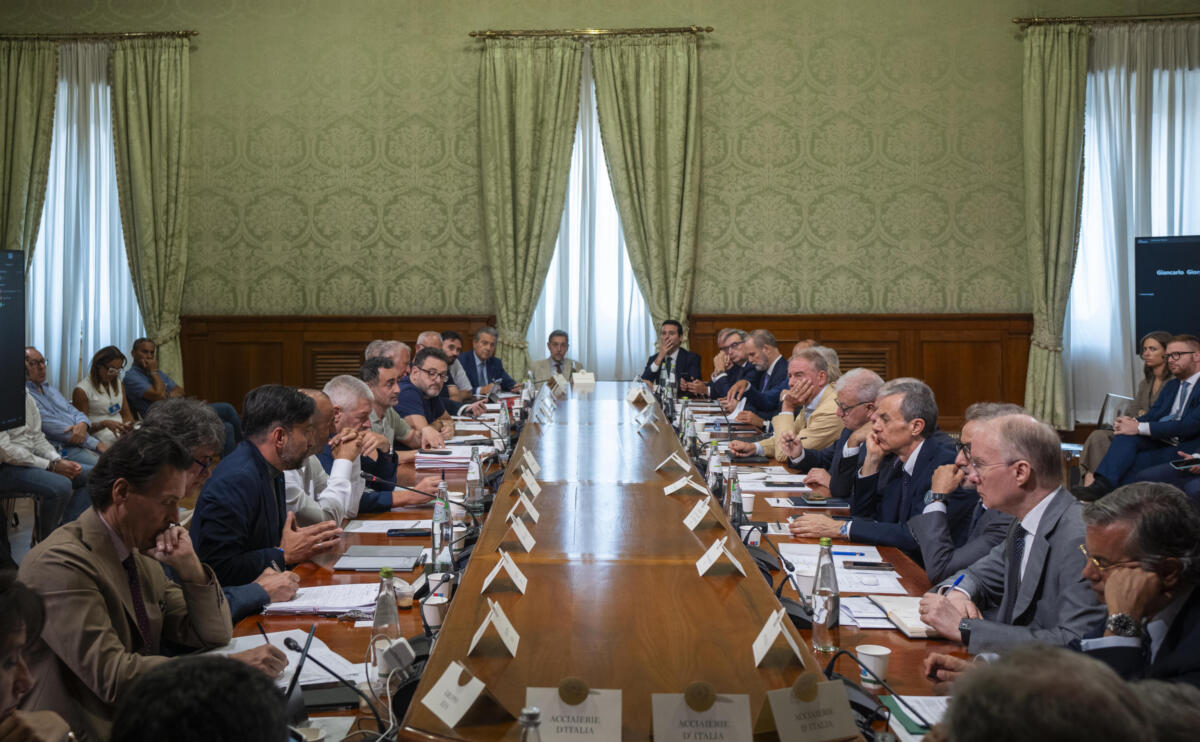 Ex Ilva, scelta rimandata a settembre: consultazioni fino a giovedi al Mimit Ex Ilva, scelta rimandata a settembre: consultazioni fino a giovedi al Mimit