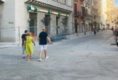 Riqualificazione di via Argiro: riapre l’incrocio con via Dante dopo i lavori sull’asfalto e sulle basole