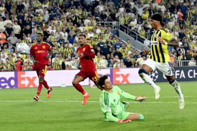 Champions League, Cristante illude e Brown mette in parità: Fenerbahçe-Roma 1-1