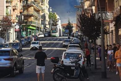 Studente spruzza spray urticante e accoltella un’insegnante a Roma: la docente non è in pericolo di vita