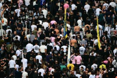 Cori e spalle voltate: la curva della Juve non rispetta il minuto di silenzio per Mazzola