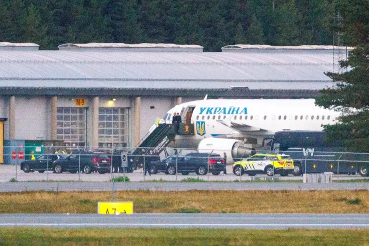 Allarme drone sull’aereo di Zelensky: il Cremlino smentisce, la Moldavia ridimensiona Allarme drone sull’aereo di Zelensky: il Cremlino smentisce, la Moldavia ridimensiona