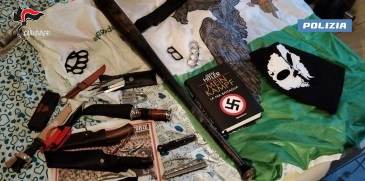 Incitavano all’odio razziale e al terrorismo suprematista: blitz su 17 giovani, 14 minorenni Incitavano all’odio razziale e al terrorismo suprematista: blitz su 17 giovani, 14 minorenni