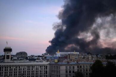 La Russia riprende gli attacchi su Kiev dopo tre giorni di tregua: raid di droni ucraini su Saratov