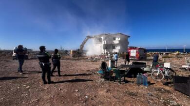 Bari Costa Sud: demoliti due ruderi e baracche per il parco Torre Carnosa