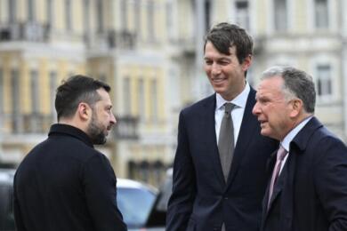 Mosca rivendica le quattro regioni parzialmente controllate, Kiev vuole congelare la linea del fronte: la guerra continua