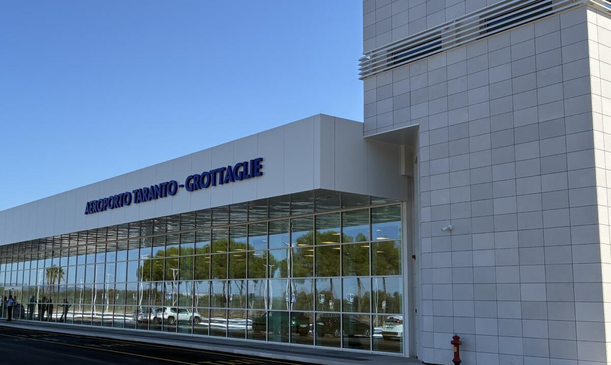 Voli civili dall'”Arlotta” di Grottaglie per gli scali di Roma e Milano: Aeroporti di Puglia pubblica l’avviso Voli civili dall'”Arlotta” di Grottaglie per gli scali di Roma e Milano: Aeroporti di Puglia pubblica l’avviso