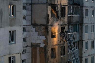 A Sochi un’ondata di raid ucraini: colpiti un deposito di petrolio e una nave. Attacchi russi a Odessa